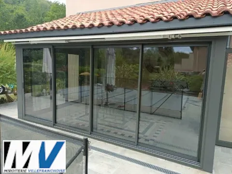 Fermeture de terrasse sur mesure en aluminium TECHNAL